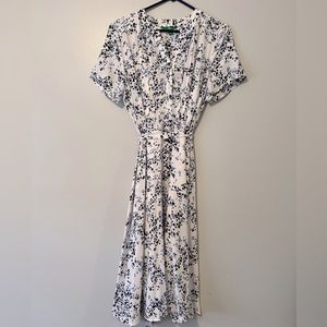 Sz 10 beautiful white flowered dress